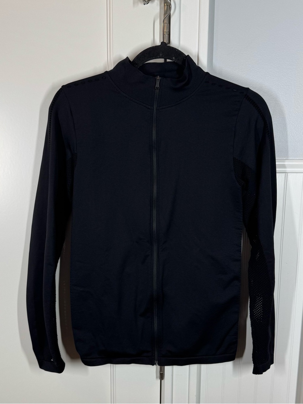 Varley Poinsetta mesh laser cut Black Jacket Size L/XL‎ activewear gym workout
